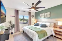 The Gator Escape -Poolside Condo Walk to Tiki Bar