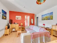 Sunny Roquebrun Getaway Hotels in Roquebrun