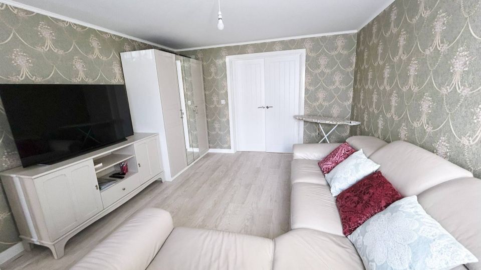 Salford Detached House with Ensuite King Room
