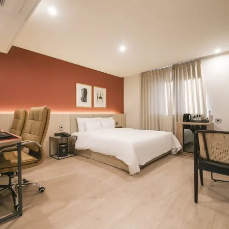 Hound Hotel songtan Отели рядом с достопримечательностью «Авиа База Осен»