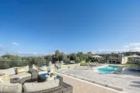 Villa Aris: A Serene Experience, 3BRs, Pool & BBQ - Ocean View
