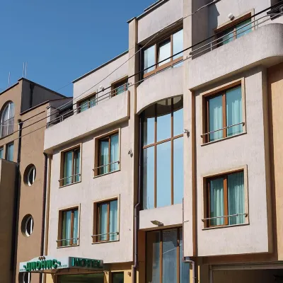 Dionis Hotel Отели рядом с достопримечательностью «Летний театр»