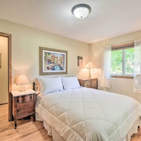 Hugo Home, Direct Lake Access & Private Dock!
