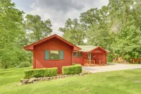 Flippin Home w/ Fire Pit: Walk to White River! - WiFi