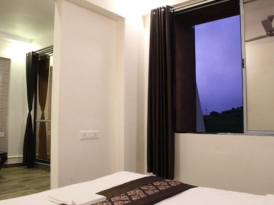 Strawberry Hills Saputara