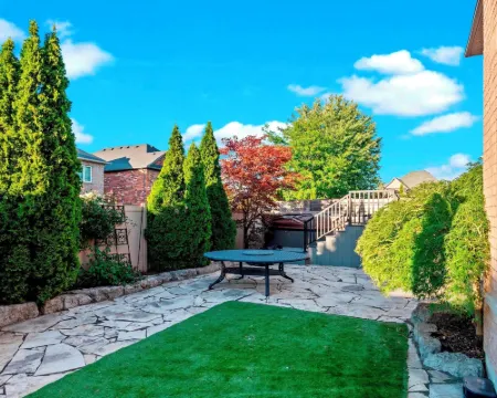 GLOBALSTAY Luxury 4-Bedroom House near Wonderland with Free Parking Hoteles en Vaughan