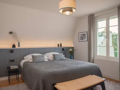 Large Chic Stylish Villa Superb Garden Hotels in 