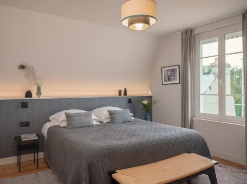 Large Chic Stylish Villa Superb Garden