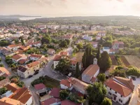 Spacious country villa with private pool Hotels in Tar
