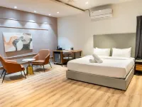 At Home Suites โรงแรมใกล้ไอเอสบี