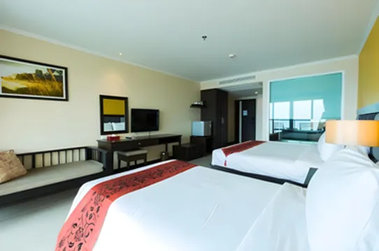 รูปภาพของรอยัลพลา คลิฟฟ์ บีช