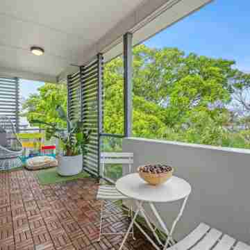 Spacious 2-bed With Private Rooftop & BBQ Access Others