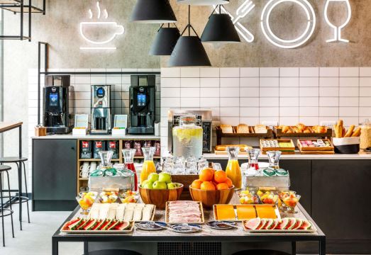 서튼 호텔 전경