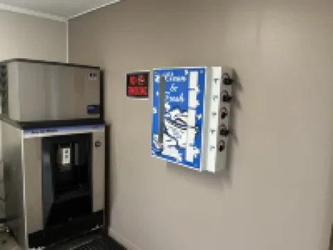 Red Roof Inn & Suites Manchester, TN