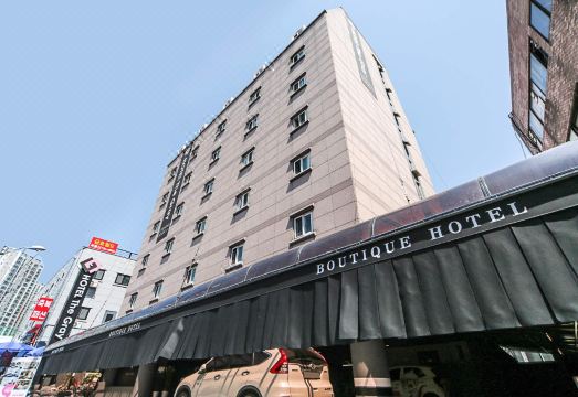 더 그레이 호텔 침실