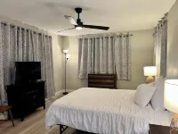 CHARMING! 3-bedroom house with Pool, WiFi, AC in marvelous Fort Myers near beach