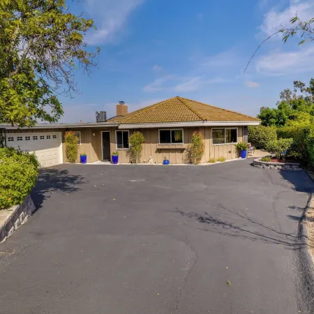 Fallbrook Home w/ Mountain Views: Close to Hiking!