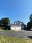 Cozy Farmhouse Retreat, Climb lighthouse, Acres to explore, Dogs ok, Amenities!