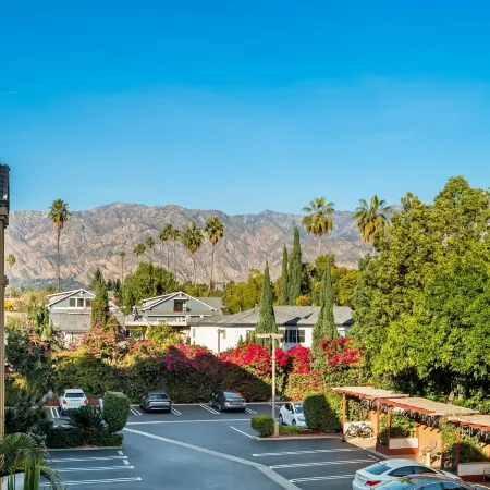 Howard Johnson by Wyndham Pasadena