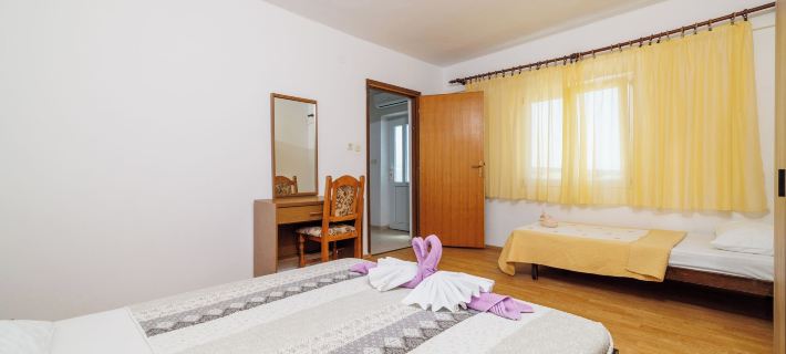 Apartment BigTerrace Отели в г. Лопар