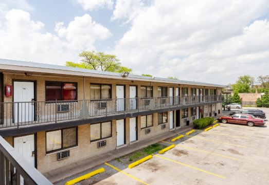 Best Motel By OYO Chicago I-90