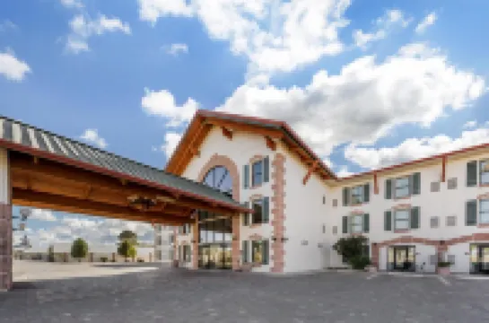 เบสท์เวสเทิร์นพลัส สวิสชาเล่ต์ โฮเทลแอนด์สวีทส์