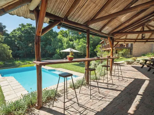 Pumula Lodge 4 Star Guesthouse Knysna - parking