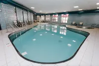 DoubleTree by Hilton Hotel Bloomington - Pools
