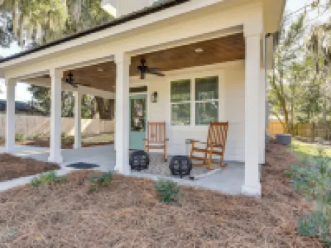 4 Mi to Forsyth Park: Updated Home w/ Large Yard! Hotels in Thunderbolt