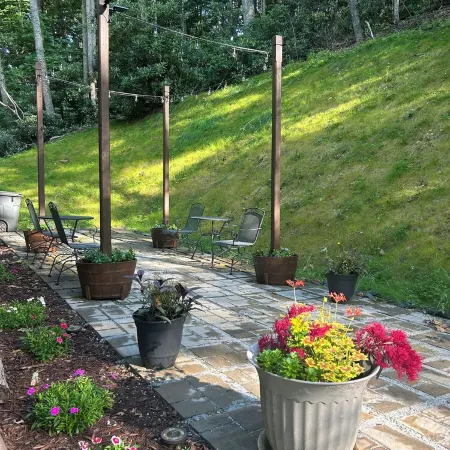 Cottage on 7 acres between West Jefferson and Boone. Pet Friendly HighSpeed Int