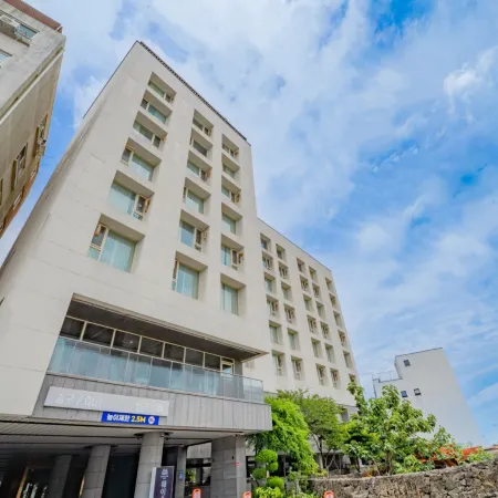 Waystone Seoubong Hotel Отели рядом с достопримечательностью «Пляж Хамдеок»