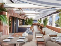 أنلي يو هوتل مالاجا Hotels near شاطئ غوادالورس