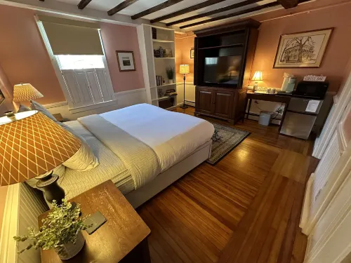 Exposed Beam One Bedroom Suite Downtown Newport #15 1 Home - Bungalows