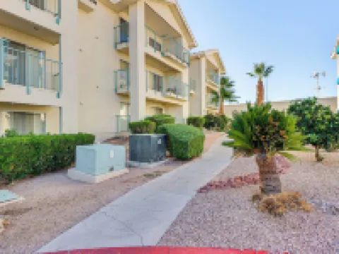 Community Pool and Gym Apt 5 Mi to Laughlin Casinos Hotels in Laughlin