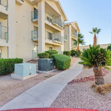 Community Pool and Gym Apt 5 Mi to Laughlin Casinos