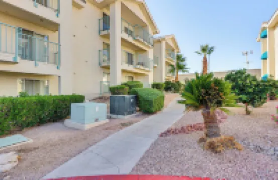 Community Pool and Gym Apt 5 Mi to Laughlin Casinos