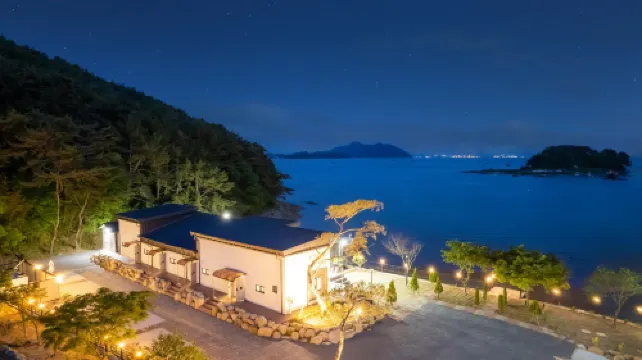 Changwon 055 Poolvilla