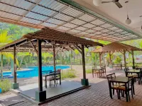 Teluk Batik Holiday Apartment - Beach