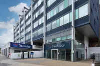 Travelodge London Teddington - Parking