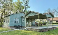 Centrally located, cozy, cottage style home in Paris, Arkansas. - Wifi