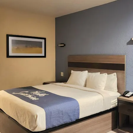 Days Inn by Wyndham Freeport