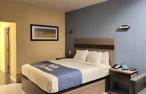 Days Inn by Wyndham Freeport - Beach