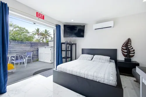 Total Oasis @  Private Villa in Hollywood FL for a large groups 3 Miles to beach - Villas