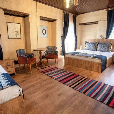 LEVİSSİ BOUTİQUE HOTEL Отели рядом с достопримечательностью «Железнодорожный вокзал Кюскет»