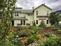 Historic Skagway Inn - bar