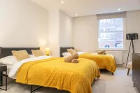 Central Leeds Apartment by Station - Sleeps 7 - Hot Tub