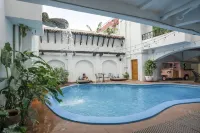 Socialtel Granada - ที่มีสระว่ายน้ำ