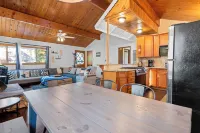 Tipsy Grizzly Cabin - Mountain view