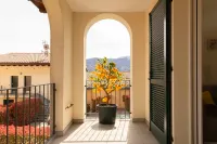 Serenity Como Lake View Apartment with Pool