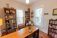 Historic Cottage - Walk to Downtown & Trails - Homestays